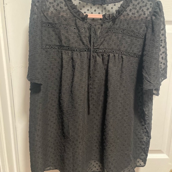 Chic Black Textured Women's Blouse - Picture 1 of 3